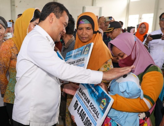 Atasi kemiskinan, Gubernur Jateng keliling gelontorkan bansos dan speling Atasi kemiskinan, Gubernur Jateng keliling gelontorkan bansos dan speling