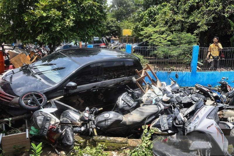Risiko water hammer: Dampak fatal menerjang banjir dengan kendaraan Risiko water hammer: Dampak fatal menerjang banjir dengan kendaraan