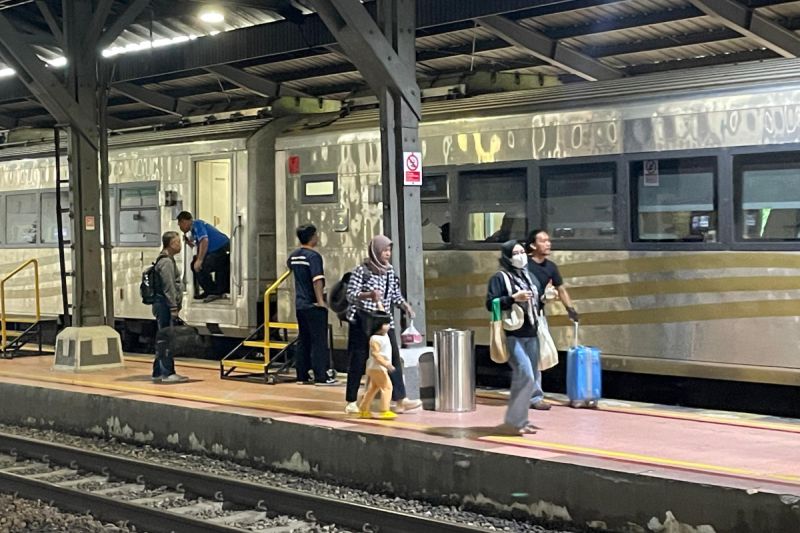 100.976 pemudik tiba di Semarang selama 10 hari mudik Lebaran 100.976 pemudik tiba di Semarang selama 10 hari mudik Lebaran