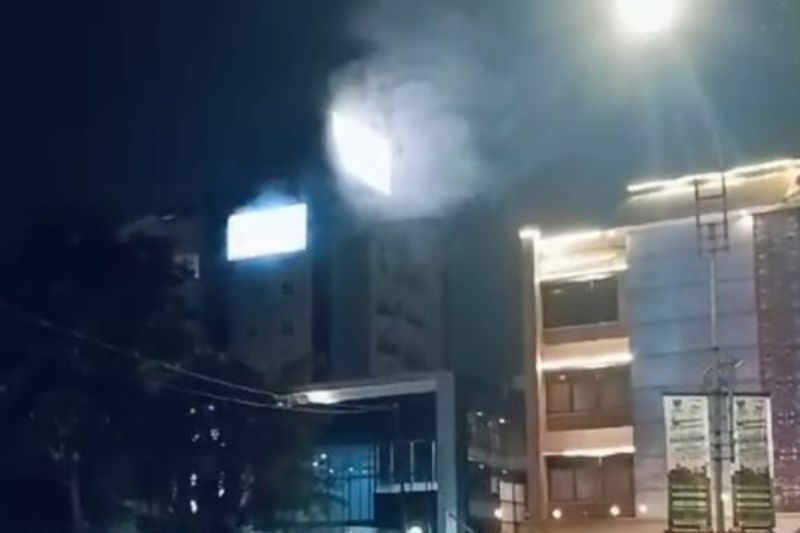 Sejumlah korban dilarikan ke RS akibat kebakaran hotel di Solo Sejumlah korban dilarikan ke RS akibat kebakaran hotel di Solo