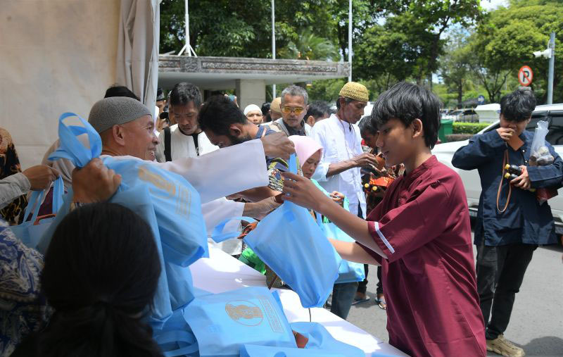 Istana bagikan 5.000 bingkisan saat gelar griya bersama Presiden Istana bagikan 5.000 bingkisan saat gelar griya bersama Presiden