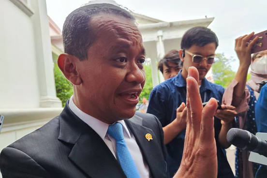 Bahlil akan ajukan perbaikan, tanggapi soal polemik disertasinya di UI Bahlil akan ajukan perbaikan, tanggapi soal polemik disertasinya di UI