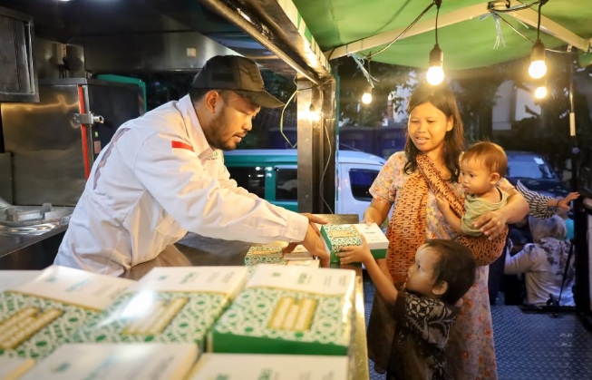 BAZNAS RI distribusikan hidangan Berkah Ramadhan bagi korban banjir di Pengadegan BAZNAS RI distribusikan hidangan Berkah Ramadhan bagi korban banjir di Pengadegan