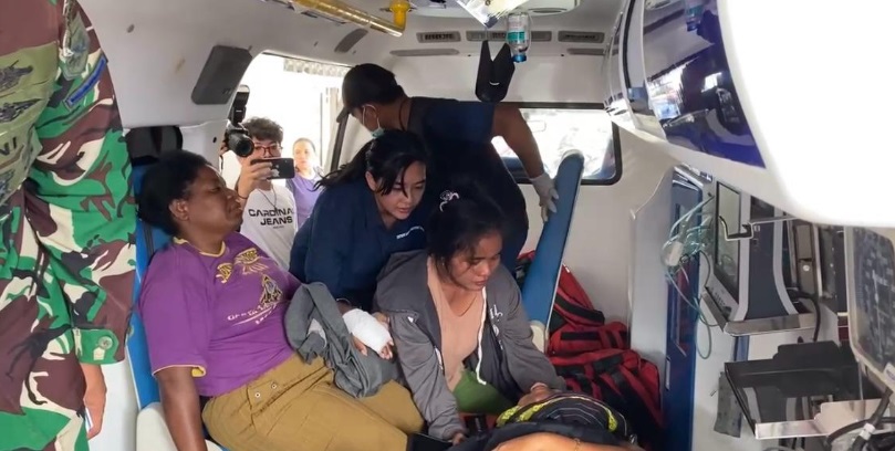Aparat TNI-Polri evakuasi guru dan nakes korban penganiayaan KKB di Yahukimo Aparat TNI-Polri evakuasi guru dan nakes korban penganiayaan KKB di Yahukimo