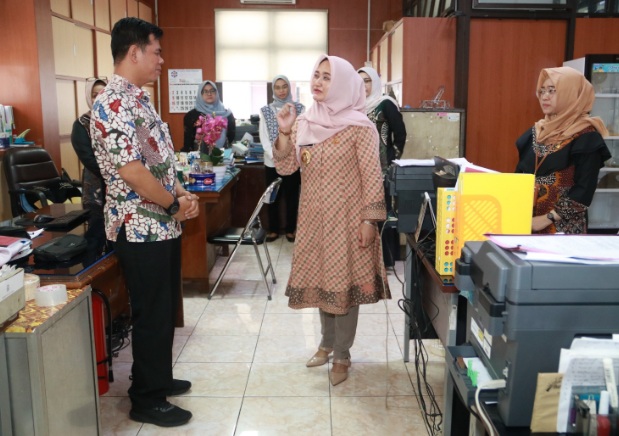 Wakil Wali Kota sambangi OPD di lingkungan Balai Kota Tegal Wakil Wali Kota sambangi OPD di lingkungan Balai Kota Tegal