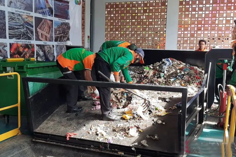 Puskesmas Cakung buka posko kesehatan bagi warga terdampak RDF Rorotan