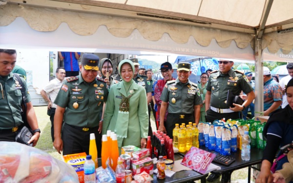TNI gelar pasar murah dalam rangka menyambut Idul Fitri 1446 H TNI gelar pasar murah dalam rangka menyambut Idul Fitri 1446 H
