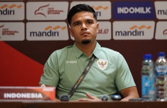 Kluivert duetkan Oratmangun dan Romeney sebagai starting line up Kluivert duetkan Oratmangun dan Romeney sebagai starting line up