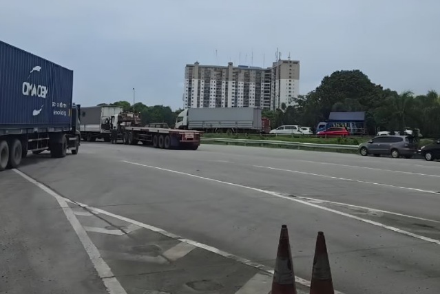 Korlantas: Tol Japek macet imbas banjir di arteri Bekasi Barat Korlantas: Tol Japek macet imbas banjir di arteri Bekasi Barat