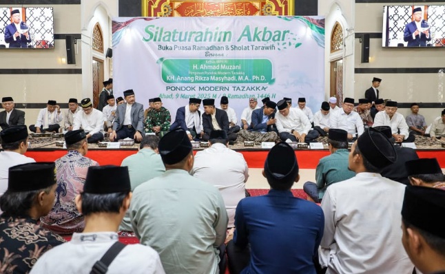 BAZNAS serahkan bantuan Zmart bagi Ponpes Modern Tazakka di Jawa Tengah