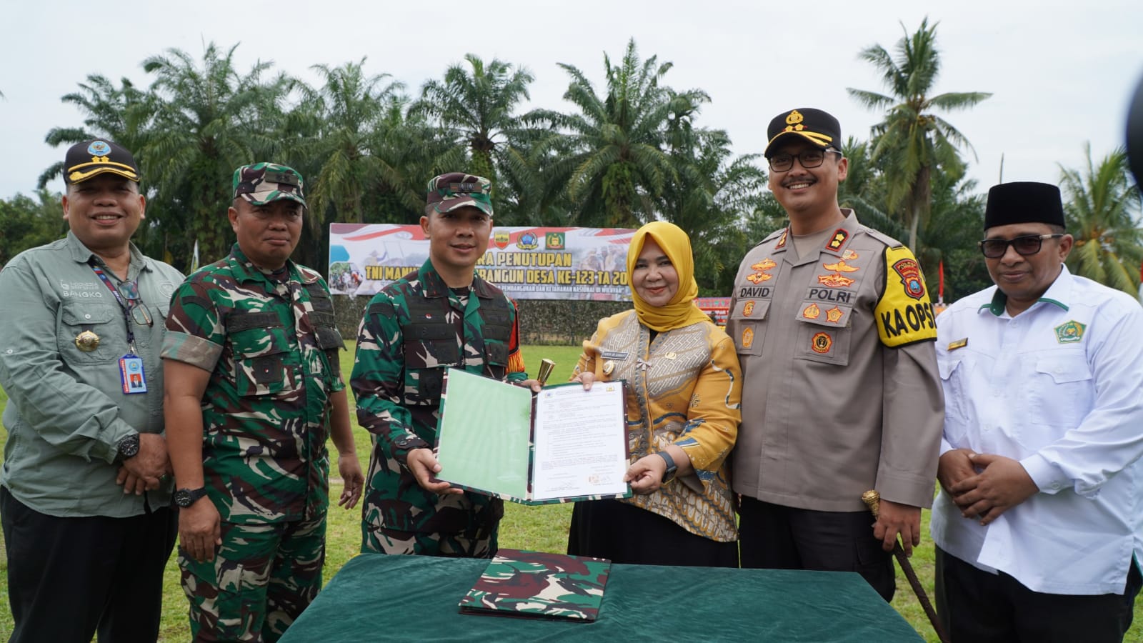 Pemkab Langkat apresiasi TMMD ke-123: Wujud sinergitas TNI membangun desa Pemkab Langkat apresiasi TMMD ke-123: Wujud sinergitas TNI membangun desa