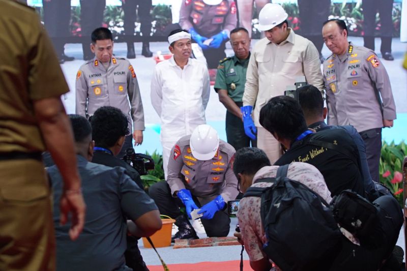 Kapolri resmikan 100 ribu rumah subsidi bagi personel Polri Kapolri resmikan 100 ribu rumah subsidi bagi personel Polri