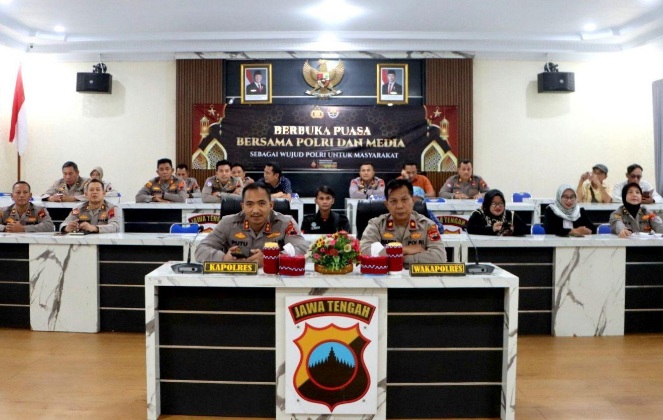 Kapolres Tegal harap media terus berikan informasi yang akurat dan berkualitas Kapolres Tegal harap media terus berikan informasi yang akurat dan berkualitas