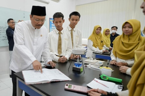 Persiapan Sekolah Rakyat, Gus Ipul belajar ke SMA Unggulan