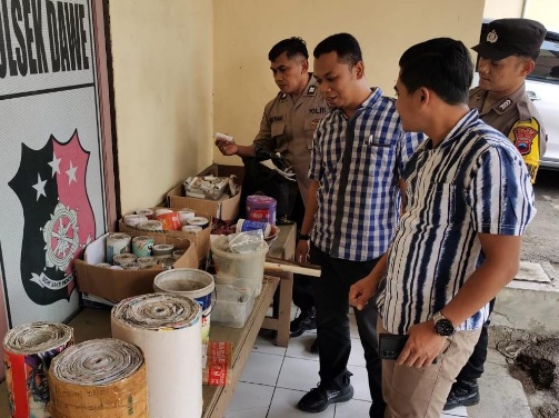 Polres Kudus amankan puluhan petasan yang dipasarkan lewat medsos Polres Kudus amankan puluhan petasan yang dipasarkan lewat medsos
