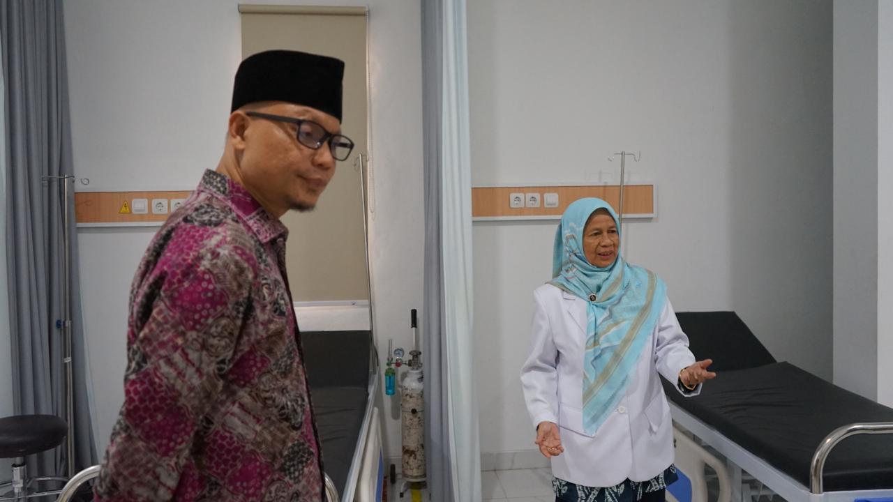 BPKH bersama BAZNAS salurkan bantuan sarana prasarana bagi Poliklinik Ibnu Cholil di Rembang BPKH bersama BAZNAS salurkan bantuan sarana prasarana bagi Poliklinik Ibnu Cholil di Rembang