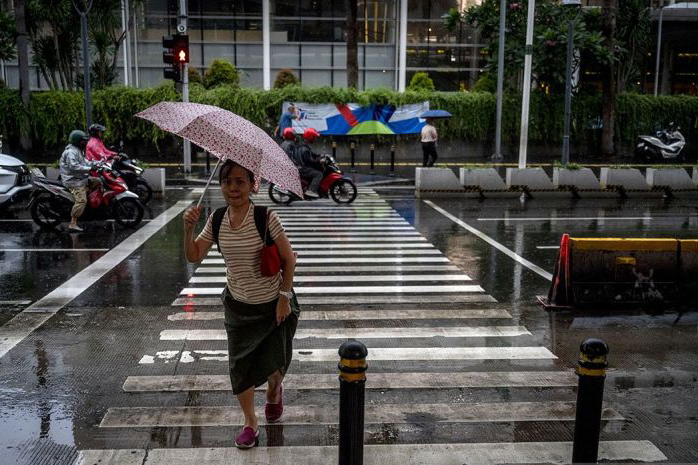 Sebagian Jakarta diperkirakan hujan pada Senin siang hingga malam Sebagian Jakarta diperkirakan hujan pada Senin siang hingga malam