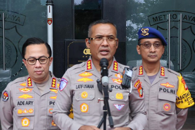 Polisi berlakukan sistem lawan arah