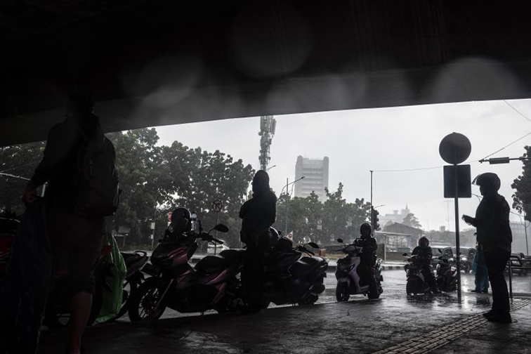 BMKG: Hujan petir diprakirakan melanda Jakut dan Jakbar Senin pagi BMKG: Hujan petir diprakirakan melanda Jakut dan Jakbar Senin pagi