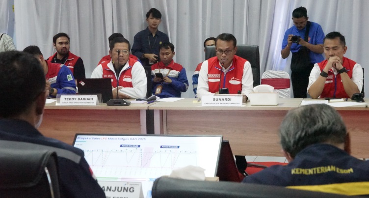 Wamen ESDM dan Pertamina Patra Niaga pastikan distribusi energi aman di Sumbar Wamen ESDM dan Pertamina Patra Niaga pastikan distribusi energi aman di Sumbar