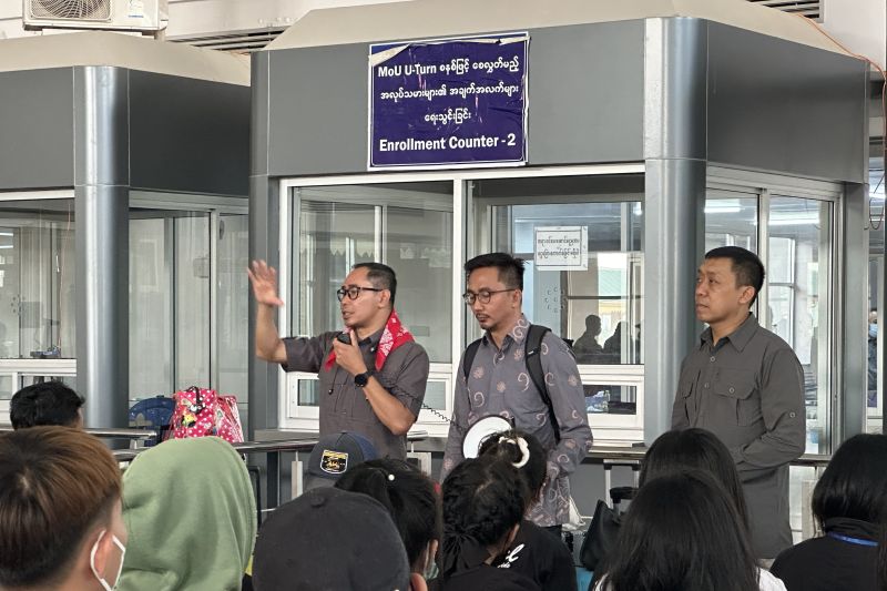 Kemlu pastikan 400 WNI korban eksploitasi penipuan daring di Myanmar pulang Kemlu pastikan 400 WNI korban eksploitasi penipuan daring di Myanmar pulang