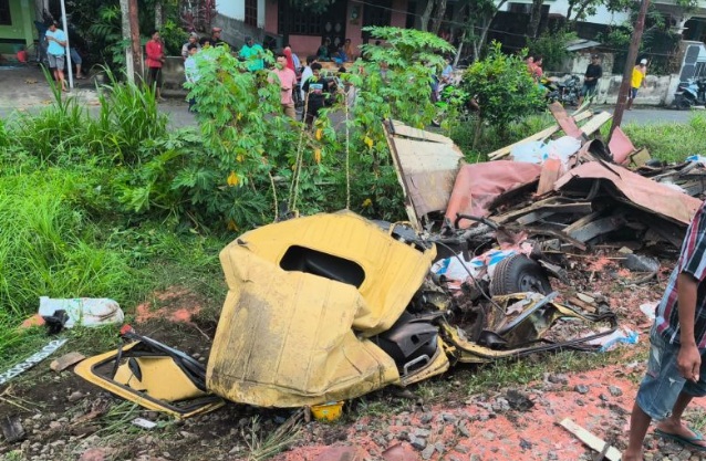 KA Kartanegera alami kecelakaaan dengan truk di Kediri KA Kartanegera alami kecelakaaan dengan truk di Kediri
