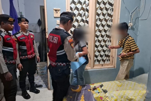 Dua pasangan tak resmi kena razia Operasi Pekat Polres Tegal Kota Dua pasangan tak resmi kena razia Operasi Pekat Polres Tegal Kota