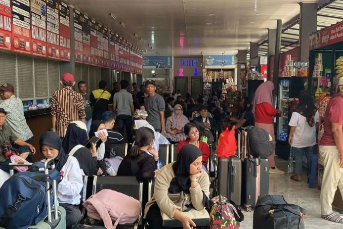 Jumlah penumpang Terminal Kalideres kembali menurun pada H-2 Lebaran Jumlah penumpang Terminal Kalideres kembali menurun pada H-2 Lebaran
