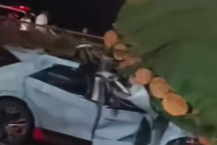 Tiga orang tewas dalam kecelakaan truk dan mobil di Cengkareng Tiga orang tewas dalam kecelakaan truk dan mobil di Cengkareng