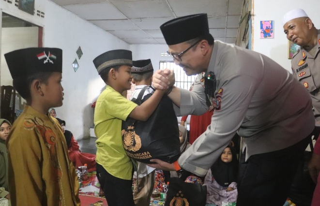 Kapolres Langkat buka puasa dan berbagi kebahagiaan di panti asuhan Kapolres Langkat buka puasa dan berbagi kebahagiaan di panti asuhan