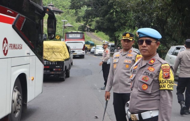 Jalur lintas Gentong di Tasikmalaya mulai ramai dilintasi pemudik Jalur lintas Gentong di Tasikmalaya mulai ramai dilintasi pemudik