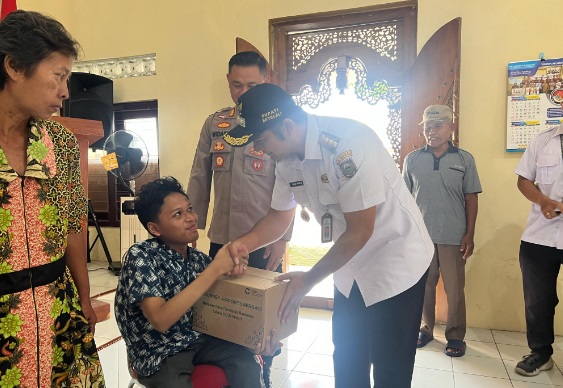 Akhir Ramadan, Bandara Adi Soemarmo salurkan 500 paket sembako ke difabel dan lansia Akhir Ramadan, Bandara Adi Soemarmo salurkan 500 paket sembako ke difabel dan lansia
