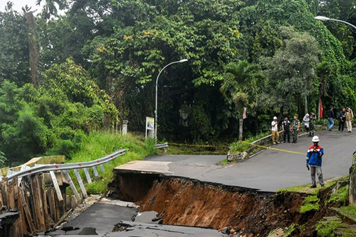 BMKG: Hujan deras guyur Jakarta karena aktivitas atmosfer meningkat BMKG: Hujan deras guyur Jakarta karena aktivitas atmosfer meningkat