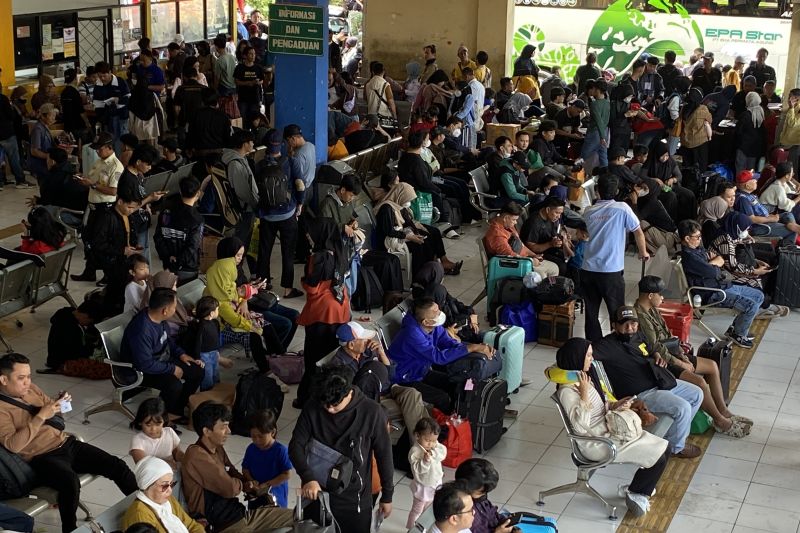 H-2 Lebaran, 1.188 pemudik bertolak dari Terminal Kampung Rambutan H-2 Lebaran, 1.188 pemudik bertolak dari Terminal Kampung Rambutan