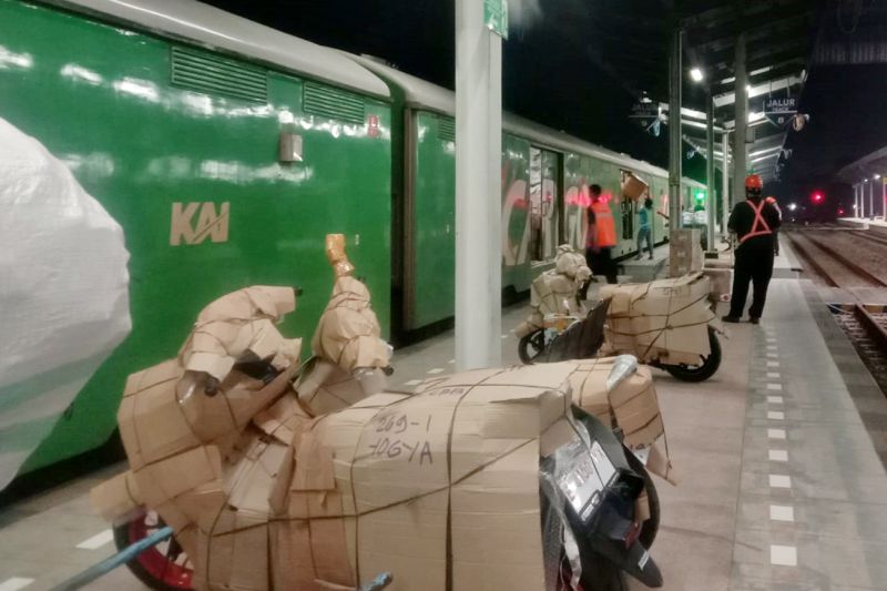 KAI Cirebon sediakan layanan angkutan motor gratis mudik Lebaran