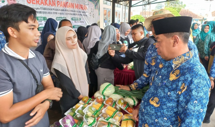 Gerakan Pangan Murah di Majalengka bantu stabilkan harga jelang lebaran. Gerakan Pangan Murah di Majalengka bantu stabilkan harga jelang lebaran.