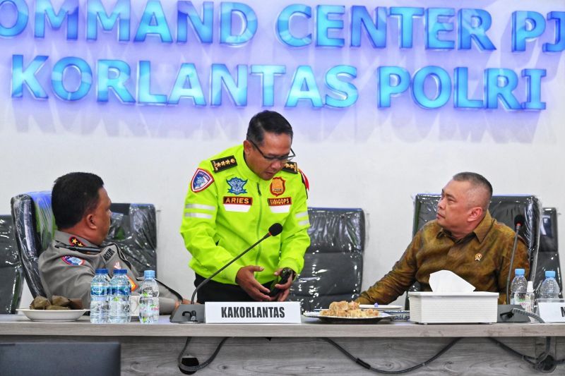 Menhub pastikan kelancaran mudik di Tol Cikatama dan Pelabuhan Ciwandan Menhub pastikan kelancaran mudik di Tol Cikatama dan Pelabuhan Ciwandan