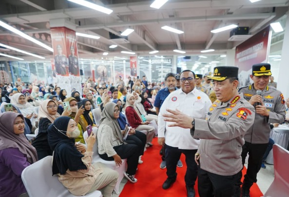 Kapolri tinjau kawasan industri Brebes, harap masalah pengangguran teratasi Kapolri tinjau kawasan industri Brebes, harap masalah pengangguran teratasi