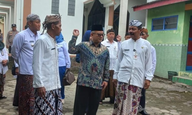 Pulang kampung di Kudus, Mendikdasmen kunjungi sekolah rusak akibat banjir Pulang kampung di Kudus, Mendikdasmen kunjungi sekolah rusak akibat banjir