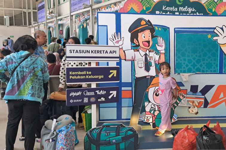 27.934 pemudik berangkat dari Stasiun Pasar Senen pada H-2 Lebaran