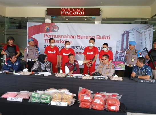 Polda Jateng musnahkan 26 kg sabu dan 10 ribu pil ekstasi Polda Jateng musnahkan 26 kg sabu dan 10 ribu pil ekstasi