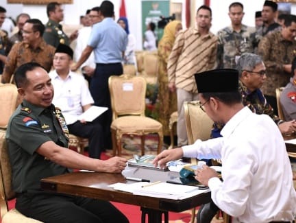 Menteri, anggota DPR, DPD, hingga TNI/Polri tunaikan zakat melalui BAZNAS RI Menteri, anggota DPR, DPD, hingga TNI/Polri tunaikan zakat melalui BAZNAS RI