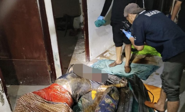 Polisi selidiki penemuan mayat yang terbungkus tikar di Bekasi Polisi selidiki penemuan mayat yang terbungkus tikar di Bekasi