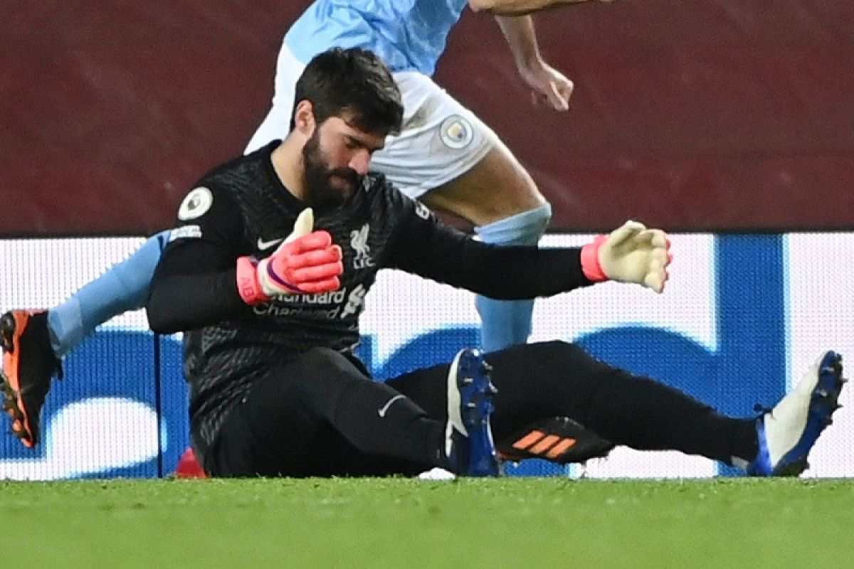 Alisson tinggalkan timnas Brazil karena cedera kepala Alisson tinggalkan timnas Brazil karena cedera kepala