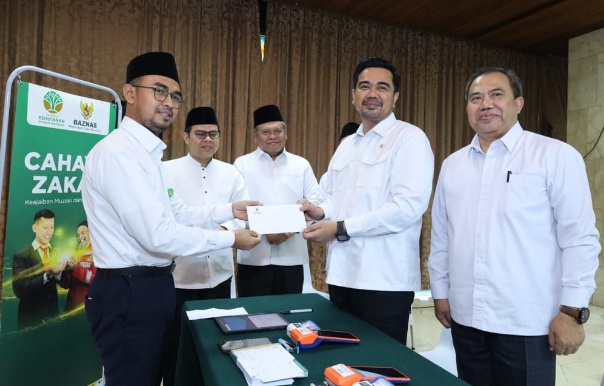 Wakil Menteri dan pegawai Kemenhut tunaikan zakat melalui BAZNAS Wakil Menteri dan pegawai Kemenhut tunaikan zakat melalui BAZNAS