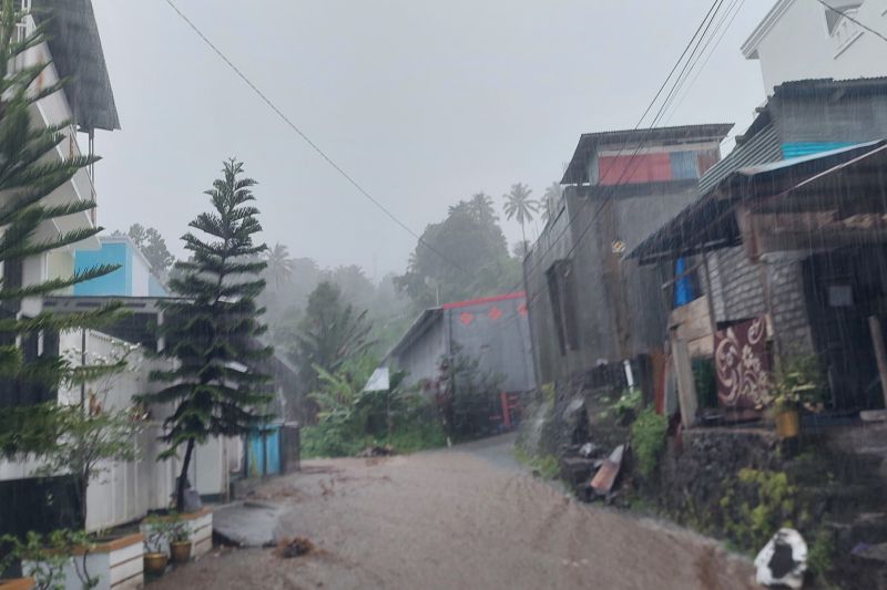 BMKG: Cuaca sebagian besar wilayah di Indonesia berpotensi hujan pada Senin