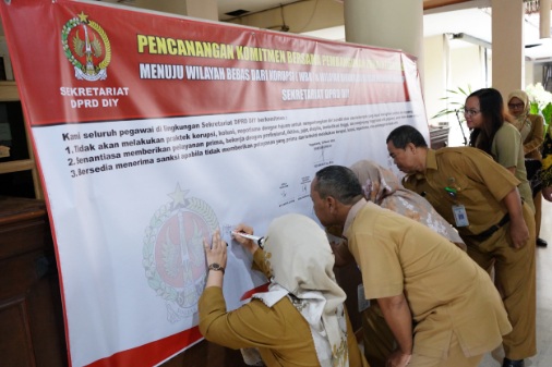 Sekretariat DPRD DIY perkuat transparansi dan akuntabilitas melalui zona integritas Sekretariat DPRD DIY perkuat transparansi dan akuntabilitas melalui zona integritas