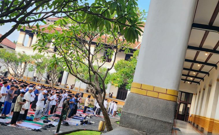 Salat Id sekaligus berwisata di Lawang Sewu Semarang Salat Id sekaligus berwisata di Lawang Sewu Semarang