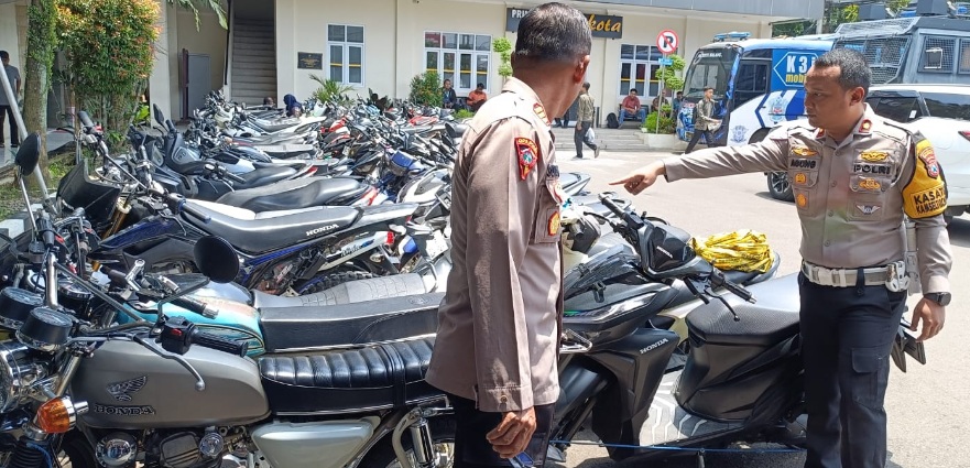 Sebanyak 130 motor diamankan pada operasi balap liar Sebanyak 130 motor diamankan pada operasi balap liarÂ