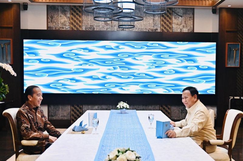Presiden Prabowo berbuka puasa bersama Jokowi di Istan